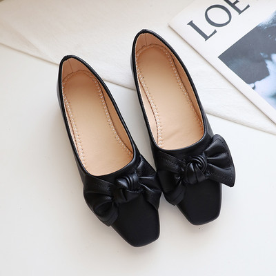 Γυναικεία μοκασίνια από οικολογικό δέρμα με κορδέλα και σχήμα τετράγωνη μύτη