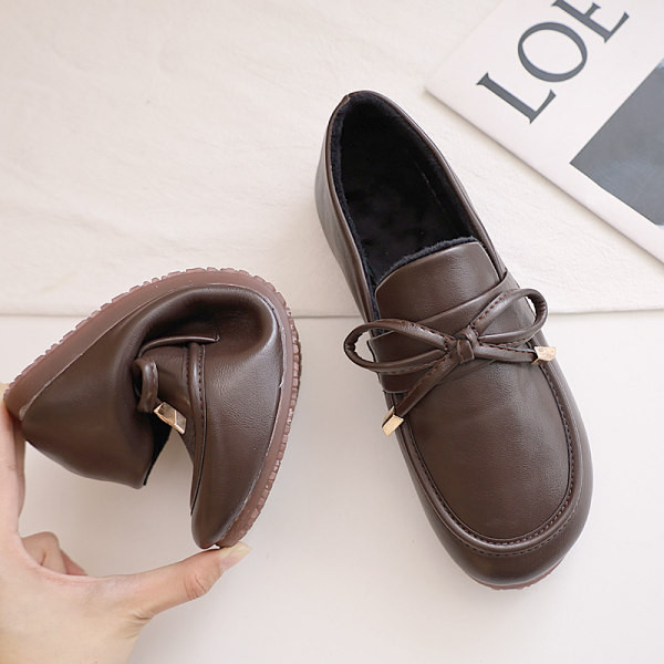 Γυναικεία loafers με επίπεδη σόλα και κορδέλα