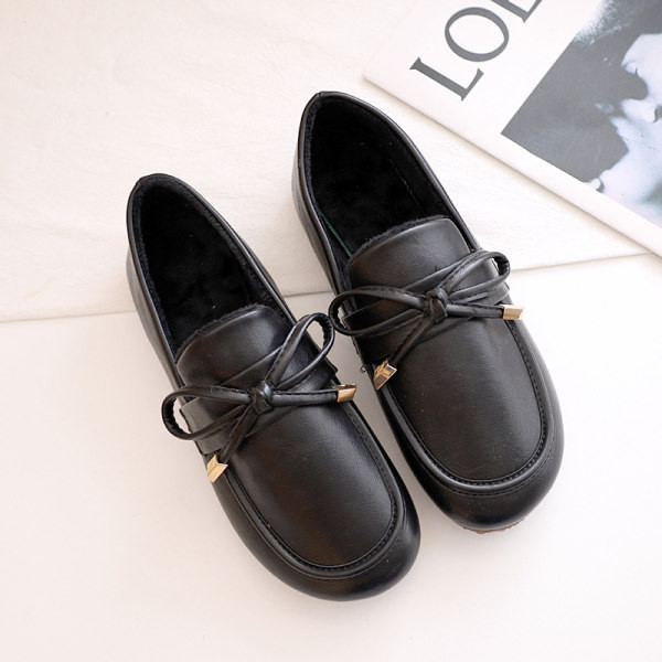 Γυναικεία loafers με επίπεδη σόλα και κορδέλα