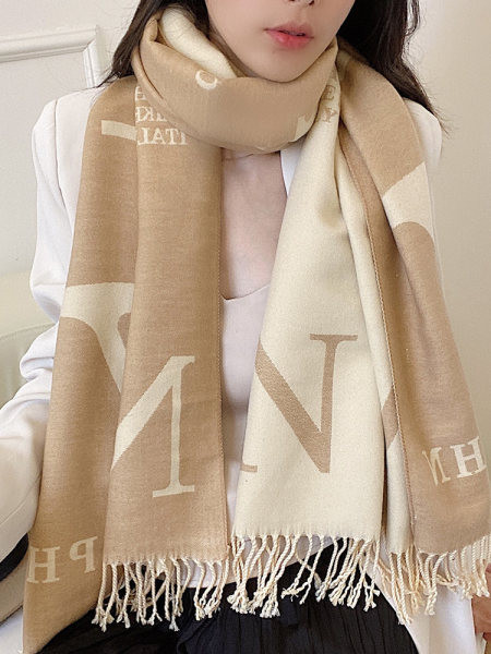 Μοντέρνο γυναικείο φουλάρι με κρόσσια - καφέ και μαύρο χρώμα