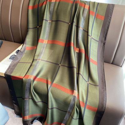 Rudens sieviešu šalle piemērota pavasarim un rudenim