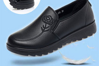 Ādas sieviešu mokasīni ar rupju zoli, jauns modelis