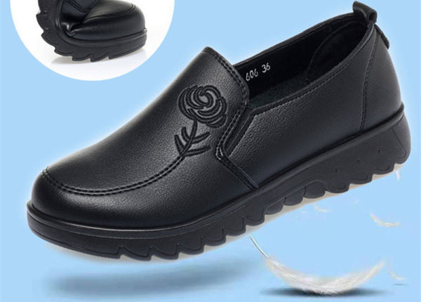 Ādas sieviešu mokasīni ar rupju zoli, jauns modelis