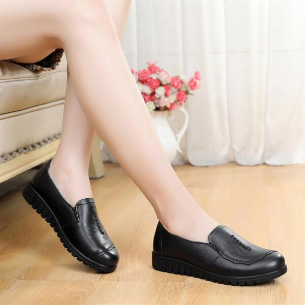 Stilīgi, plakanas zoles ādas kurpes sievietēm