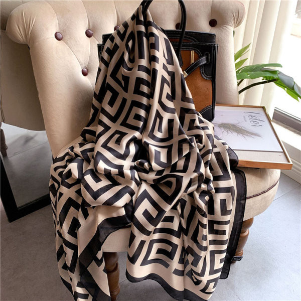 Moteriškas laisvalaikio raštuotas šalikas