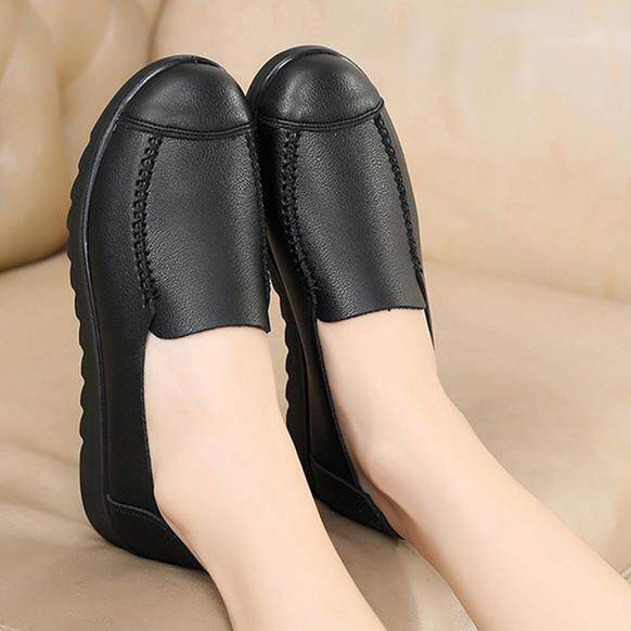 Sieviešu ikdienišķa rakstura klapeļi ar plakanu zoli