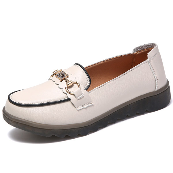 Γυναικεία έκο δερμάτινα μοκασίνια με αγκράφα