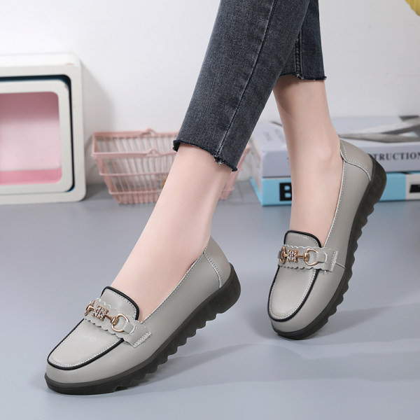 Γυναικεία έκο δερμάτινα μοκασίνια με αγκράφα