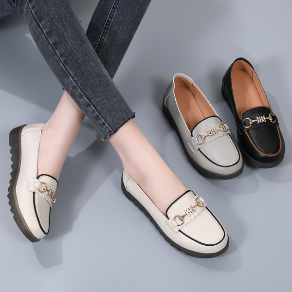 Γυναικεία έκο δερμάτινα μοκασίνια με αγκράφα