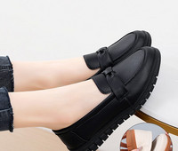 Γυναικεία μοκασίνια σε δύο χρώματα