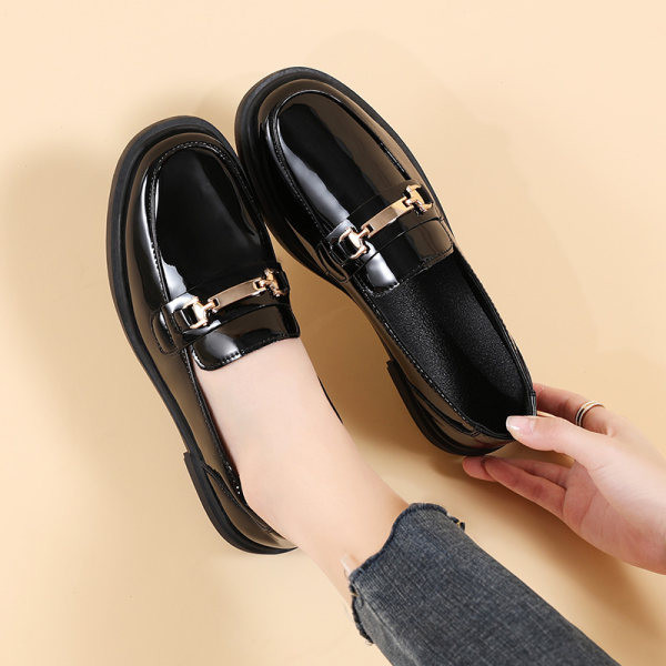 Sieviešu āda - mokasīni ar sprādzi