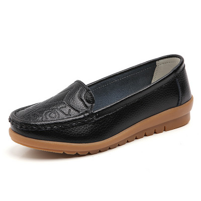 Sieviešu ādas klaipi ar plakanu zoli