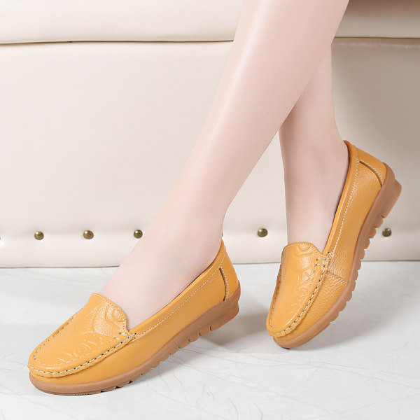 Sieviešu ādas klaipi ar plakanu zoli