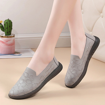 Sieviešu mokasīni ar 3D elementiem