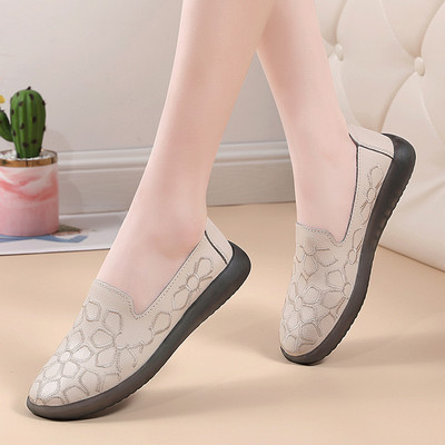 Sieviešu mokasīni ar 3D elementiem