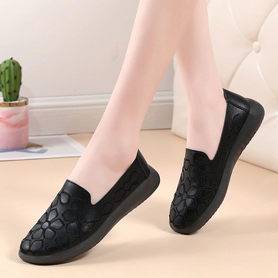 Sieviešu mokasīni ar 3D elementiem