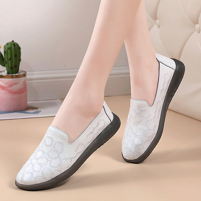 Sieviešu mokasīni ar 3D elementiem