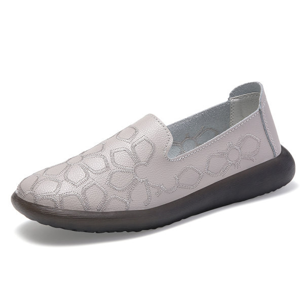 Sieviešu mokasīni ar 3D elementiem