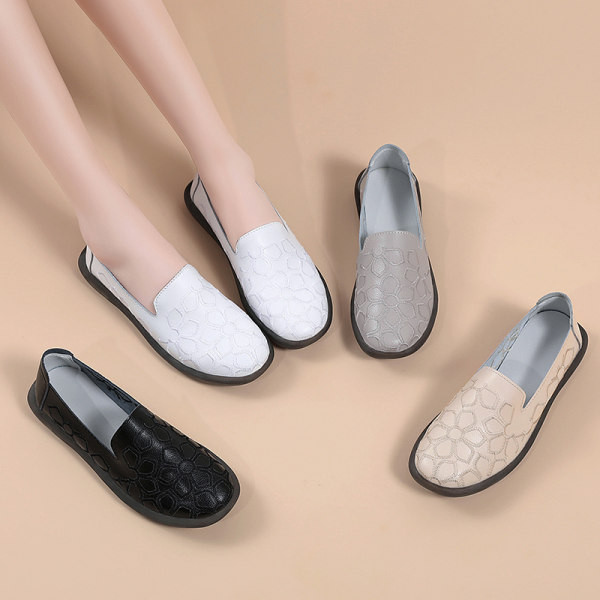 Sieviešu mokasīni ar 3D elementiem