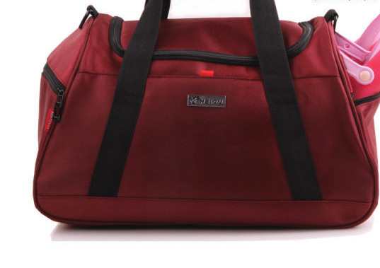 Ceļojumu soma ar kabatu un rokturi