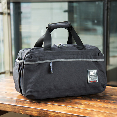 Utazási kézipoggyász cipzárral