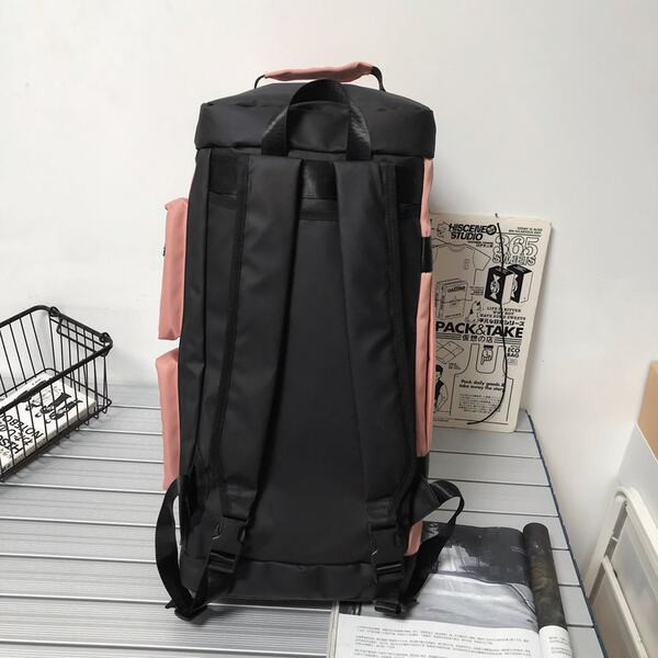 Ceļojumu soma ar garu rokturi un kabatu