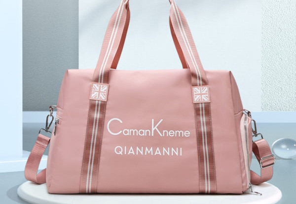 Ūdensizturīga ceļojumu soma ar sānu kabatām un plecu siksnu