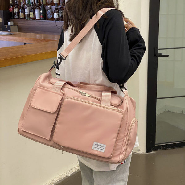 Tekstila soma ar priekšējām kabatām un garu rokturi