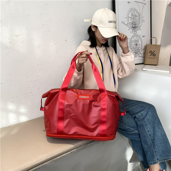 Ūdensizturīga ceļojumu soma ar rāvējslēdzēju