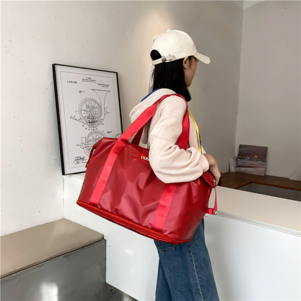 Ūdensizturīga ceļojumu soma ar rāvējslēdzēju