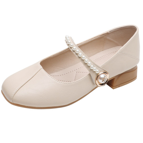 Sieviešu kurpes ar papēžiem un pērlēm