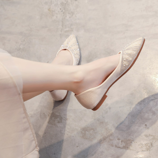 Sieviešu eleganti mokasīni ar pērlēm un akmeņiem