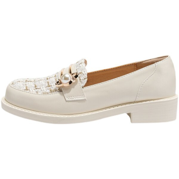 Modes sieviešu apavi ar zemu kvadrātveida papēdi