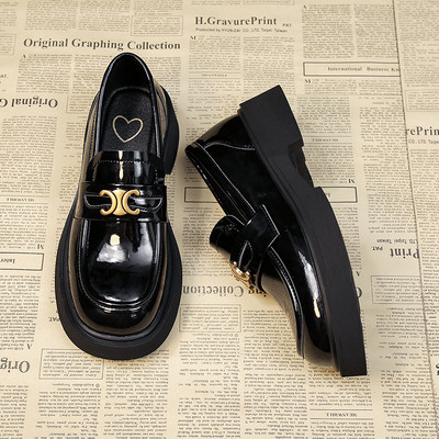 Női cipő - magas talppal