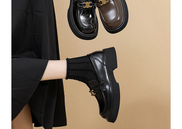 Női cipő - magas talppal