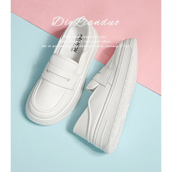 Női bőrcipő új modellje fehér színben