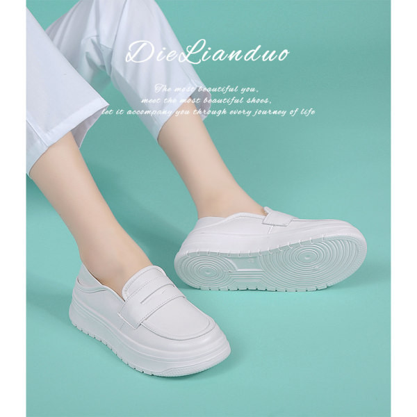 Női bőrcipő új modellje fehér színben