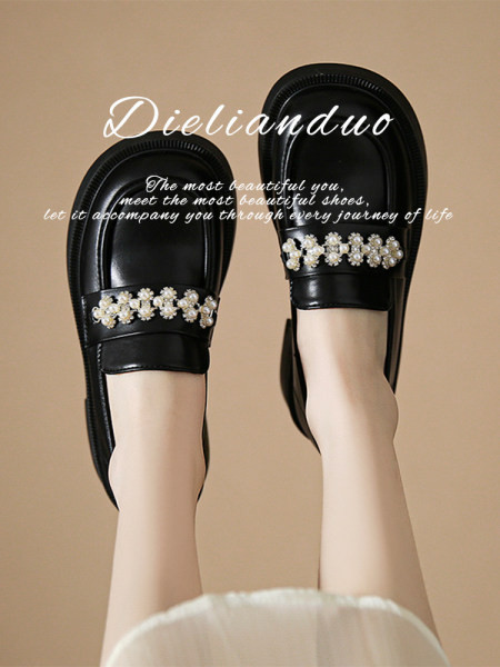 Sieviešu ikdienas apavi ar pērlēm