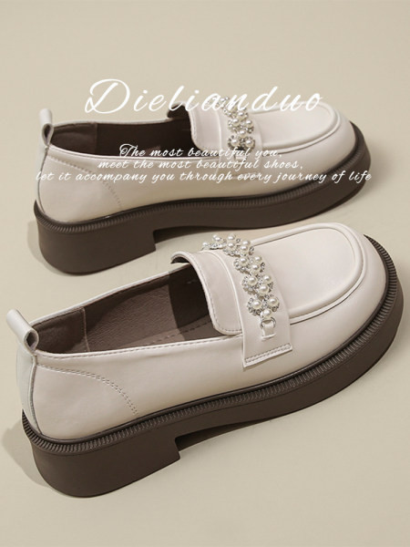 Sieviešu ikdienas apavi ar pērlēm