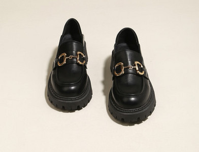 Novi model casual cipela sa metalnim elementom za žene