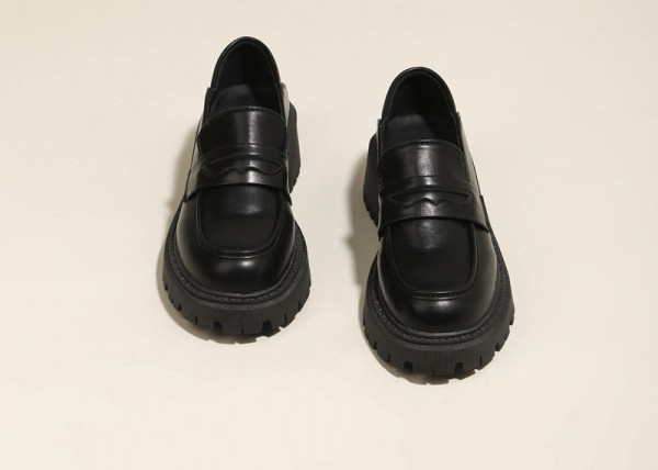 Novi model casual cipela sa metalnim elementom za žene