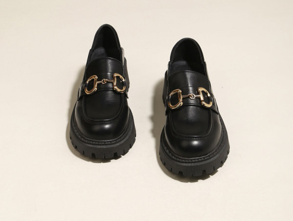 Novi model casual cipela sa metalnim elementom za žene