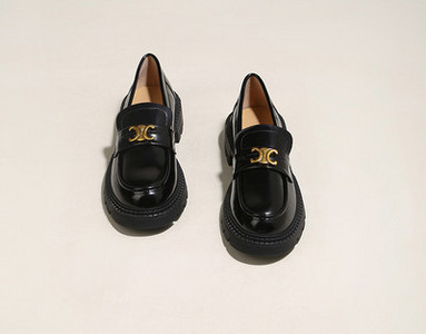 Vienkrāsaini sieviešu apavi