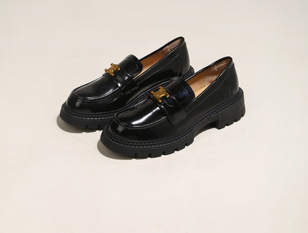 Vienkrāsaini sieviešu apavi