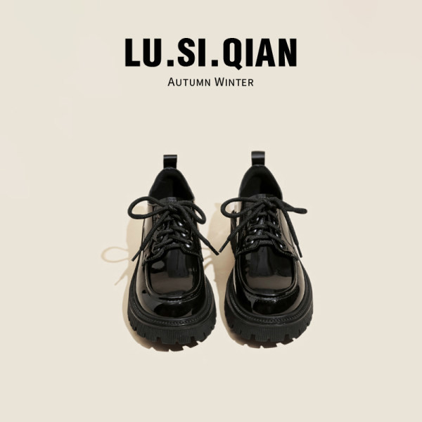 Modern női cipő fűzővel - fekete színű