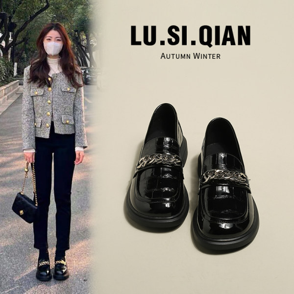 Eko bőrből készült női cipő fém elemekkel