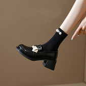 Sieviešu apavi - ar metāla elementu