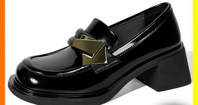 Sieviešu apavi - ar metāla elementu