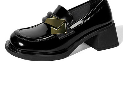 Sieviešu apavi - ar metāla elementu