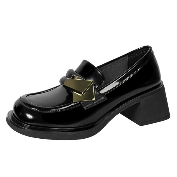 Sieviešu apavi - ar metāla elementu